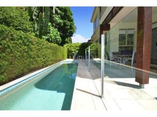 View profile: Elegance on Elizabeth